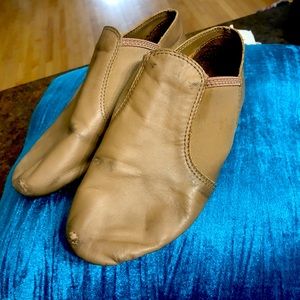 Capezio size 7 tan dance shoes